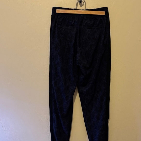 Athleta Men's Black Patterned Joggers - Picture 5 of 7